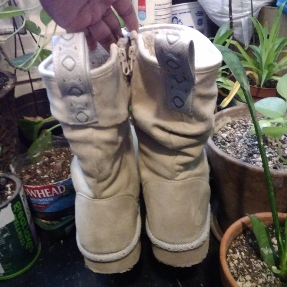 Muk Luks Women's Beige Winter Boots - Picture 5 of 15